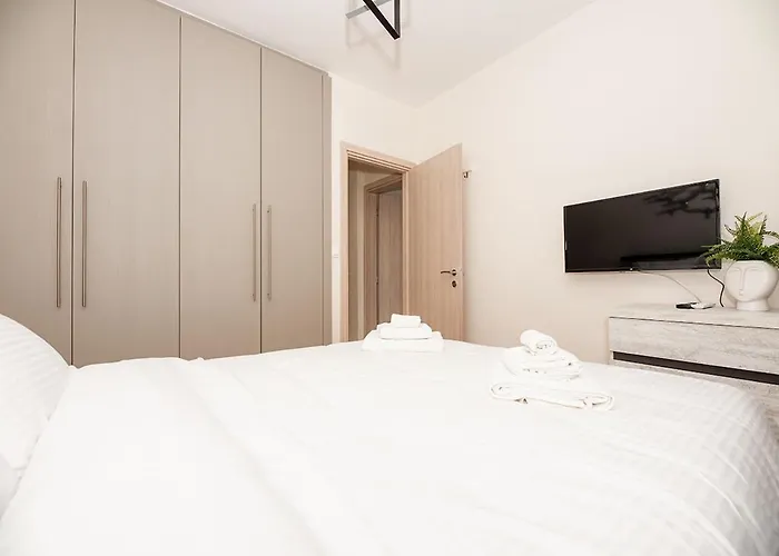 Central Luxury Apartment