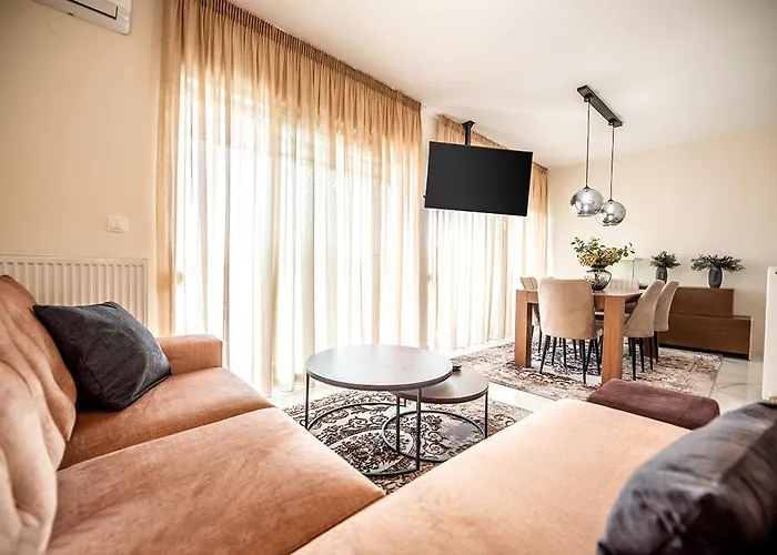 Central Luxury Apartment