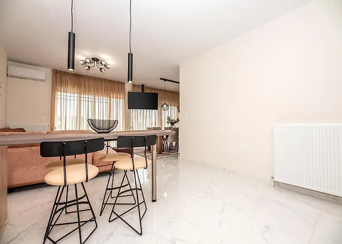 Central Luxury Apartment